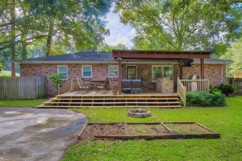 Charming Home Near Folly & Downtown Charleston Exterior photo