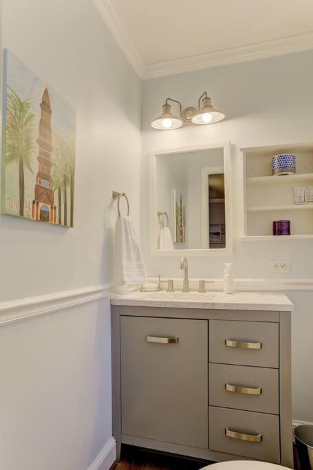 Charming Home Near Folly & Downtown Charleston Exterior photo